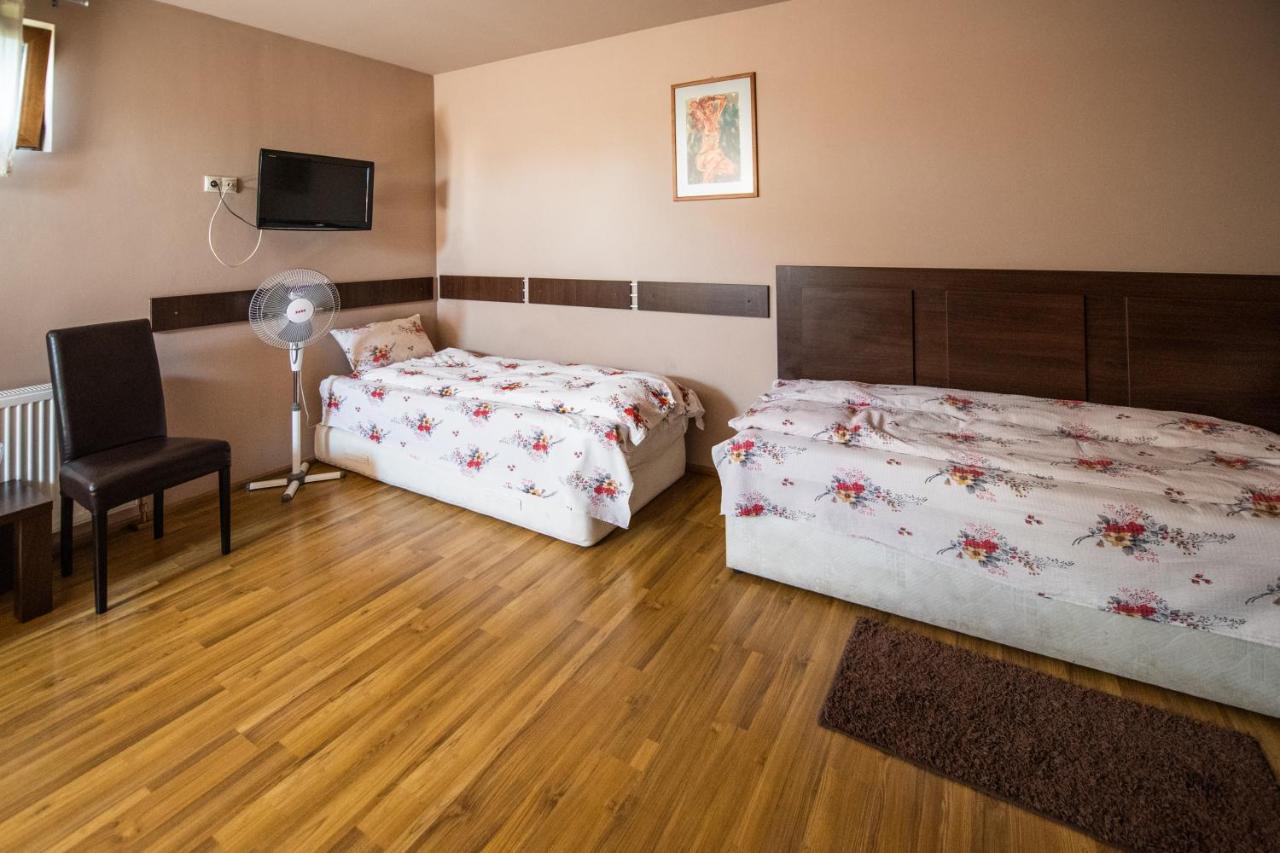 Pensiunea Cupidon Tîrgu Secuiesc Εξωτερικό φωτογραφία