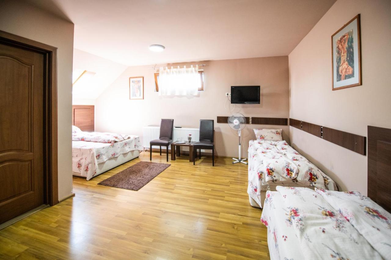 Pensiunea Cupidon Tîrgu Secuiesc Εξωτερικό φωτογραφία